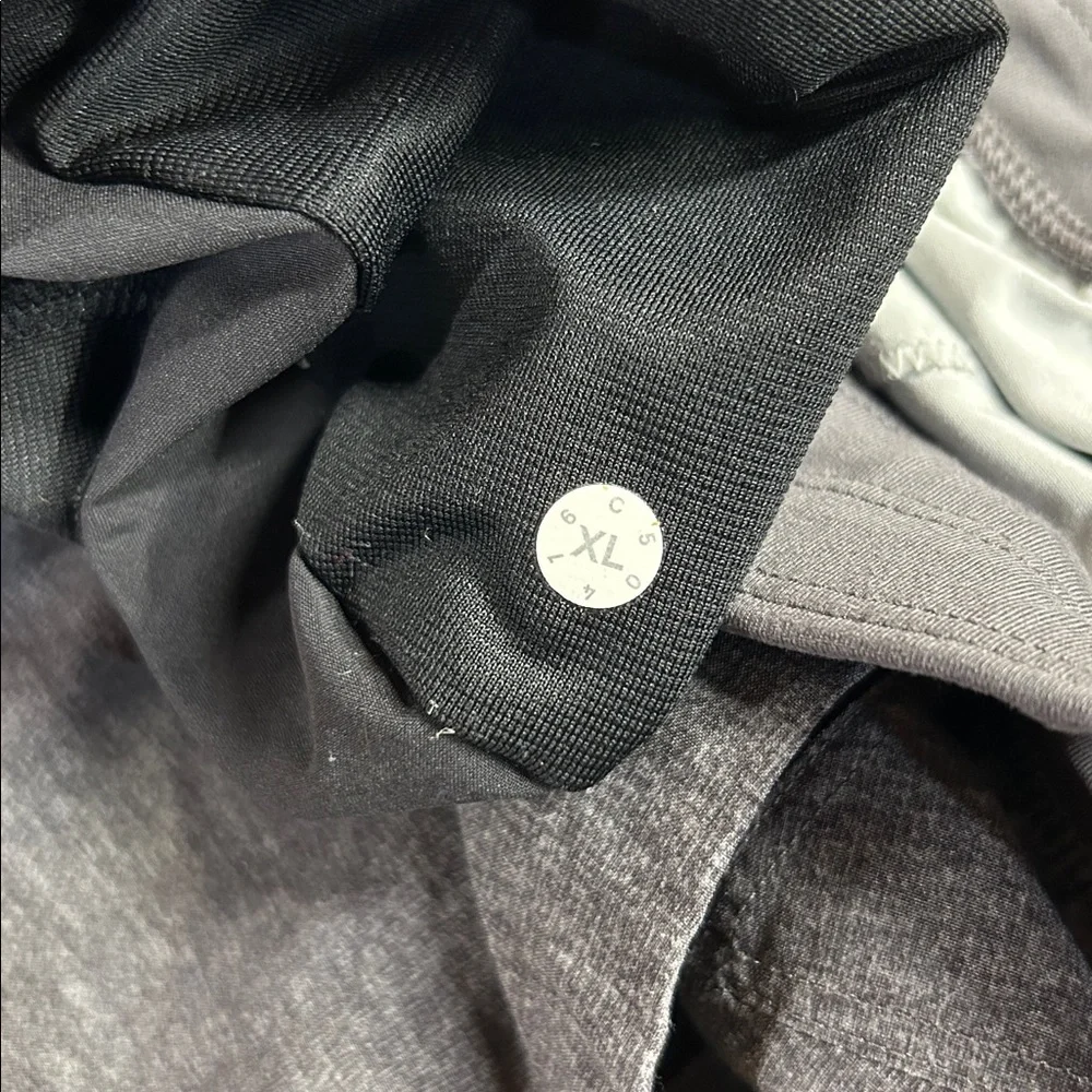 Lululemon‎ Men’s Gray Athletic Shorts Size XL